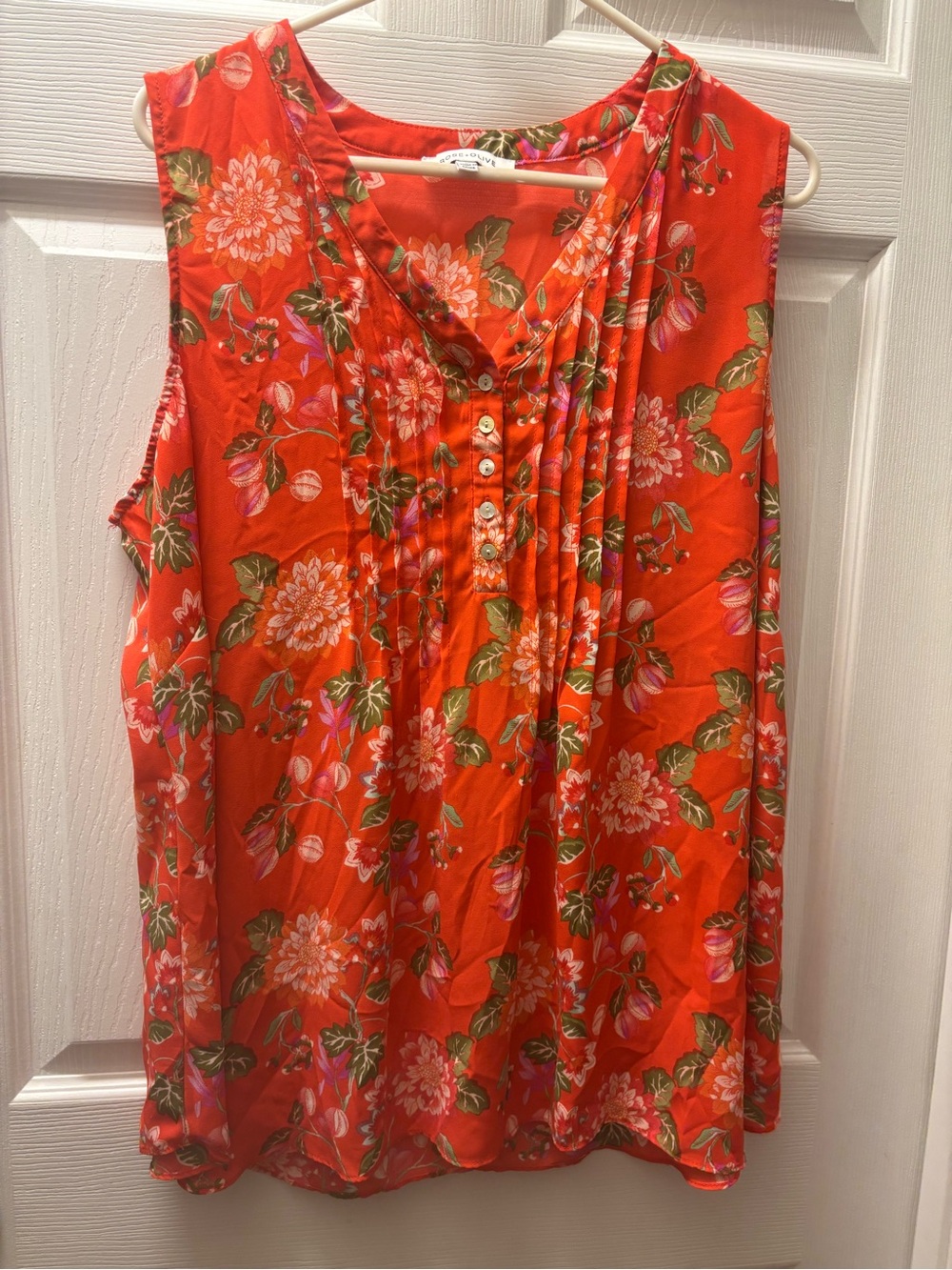 Rose & Olive Floral Pintuck Sleeveless Top
